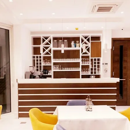 酒店 Pierina 4*